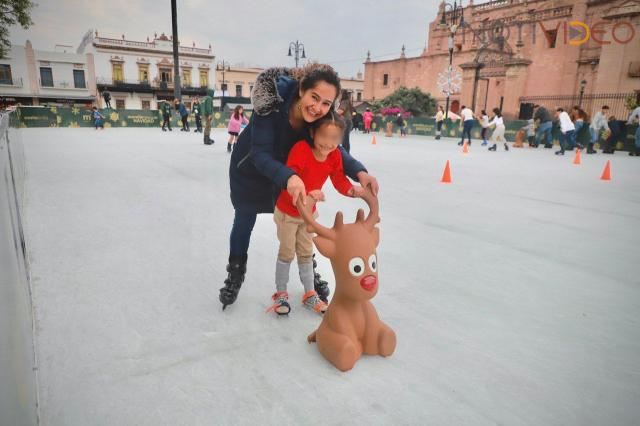 Sigue el éxito de la pista de hielo del Ayuntamiento de Morelia